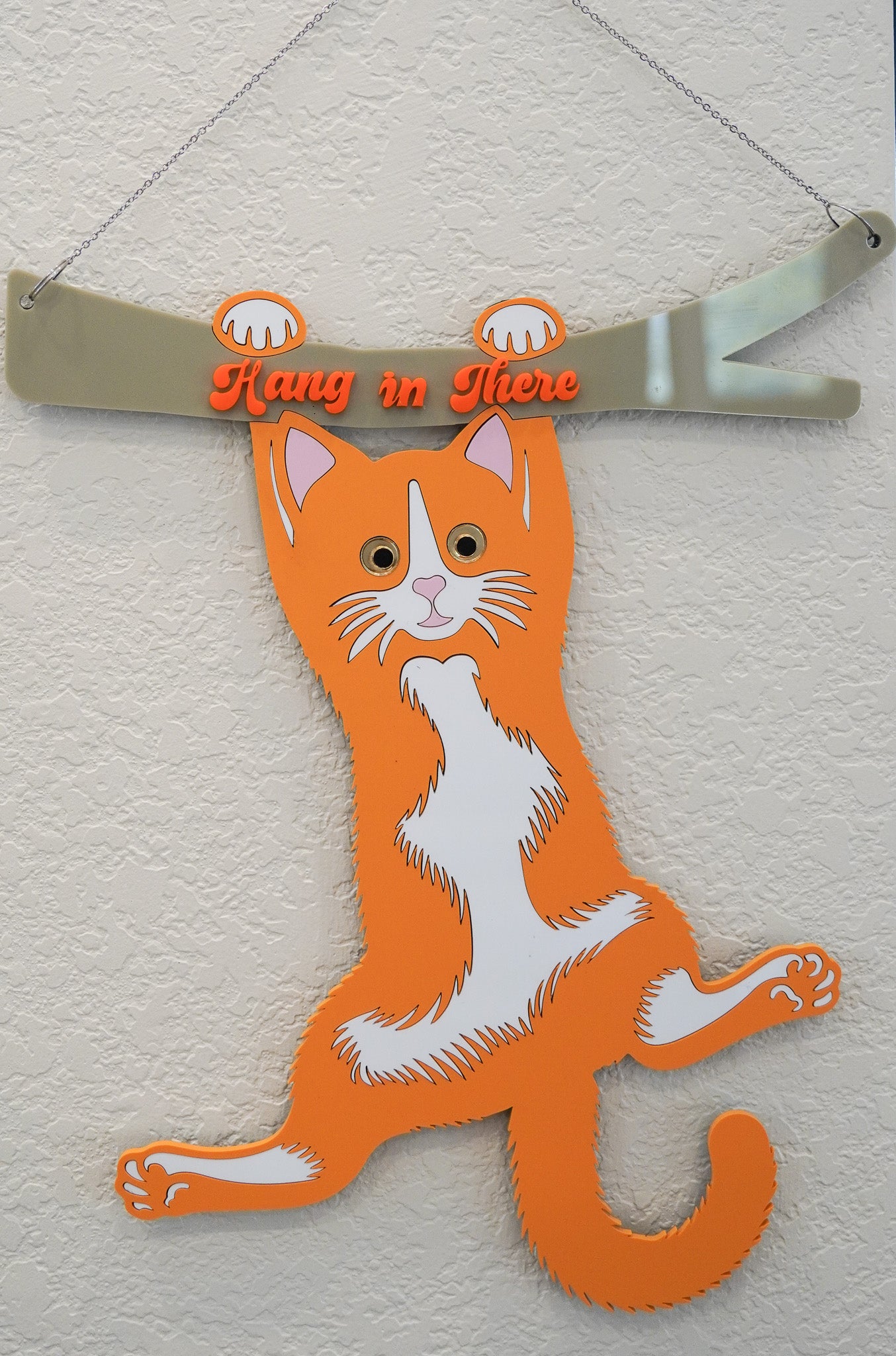 'Hang in There' Cat Wall Hanging