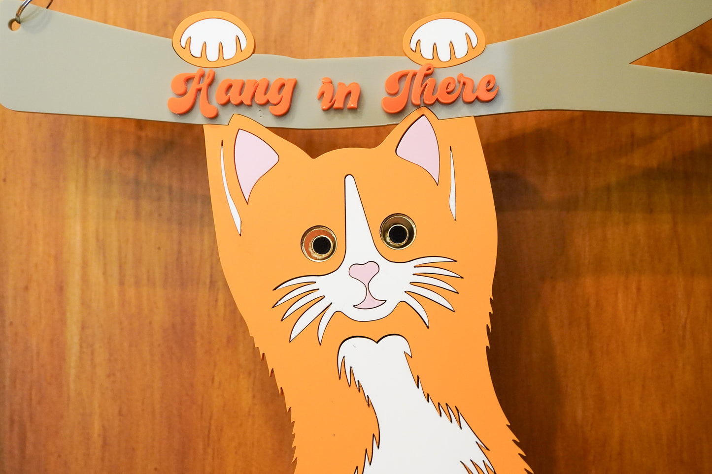 'Hang in There' Cat Wall Hanging